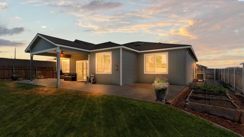 1469 13th St, Benton City, WA, 99320-5511 | Card Image