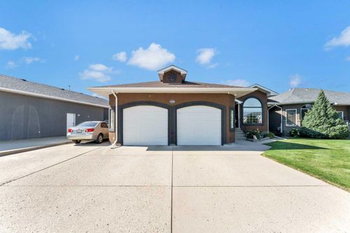 230 Park Meadows Dr Se, Medicine Hat, AB, T1B4C4 | Card Image