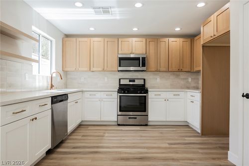 11978 Camden Brook St, Las Vegas, NV, 89183-5642 | Card Image