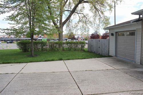 1220 Torpey Dr, Troy, MI, 48083-5443 | Card Image