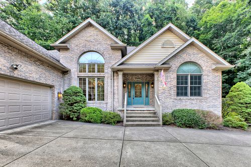 41 Brookdale Dr, Greensburg, PA, 15601-5871 | Card Image