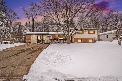 261 Beachfield Dr, Battle Creek, MI, 49015-4641 | Card Image