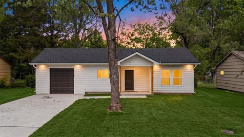 11407 Spruce Ave, Kansas City, MO, 64137-2432 | Card Image
