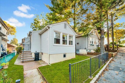 71-71 Balsam Pl, Bronx, NY, 10465-3836 | Card Image