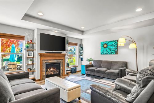 4501 Bellingrath St, Mcfarland, WI, 53558-8752 | Card Image