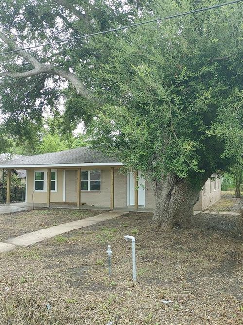 413 3rd Street, Van Vleck, TX, 77482 | Card Image