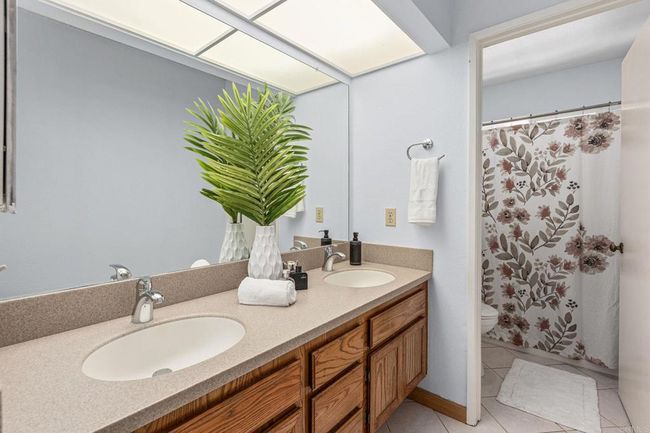 1415 Summit Dr, Condo with 2 bedrooms, 2 bathrooms and 2 parking in Chula Vista CA | Image 17