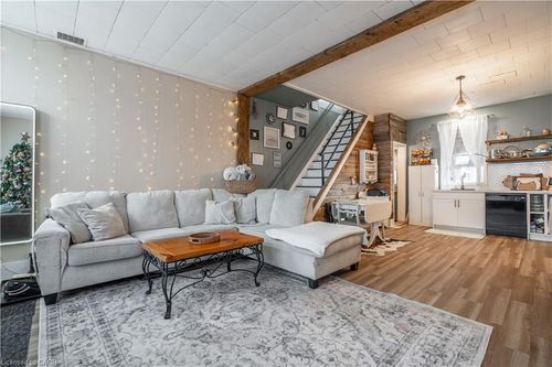 {{alt}} | Card Image