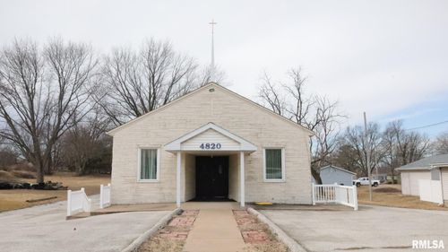 4820 N Pine St, Davenport, IA, 52806-3514 | Card Image