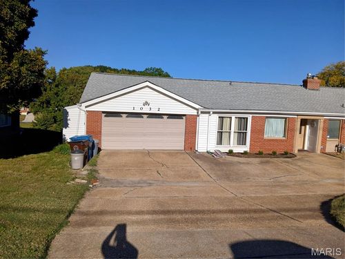 1032 N Florissant Rd, Ferguson, MO, 63135-1209 | Card Image