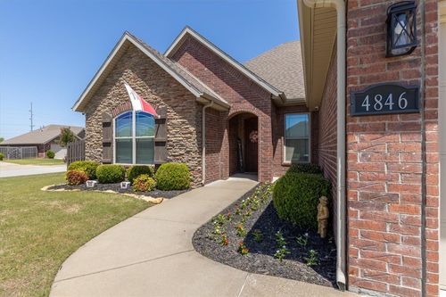 4846 W Wales Dr, Fayetteville, AR, 72704-5037 | Card Image