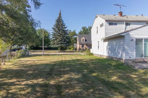 7052 Cadillac Ave, Warren, MI, 48091-2623 | Card Image