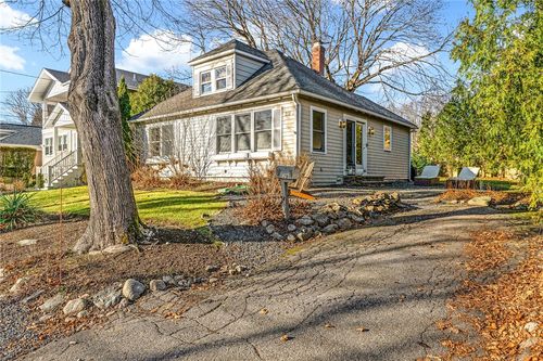 39 Chachapacassett Road, Barrington, RI, 02806 | Card Image