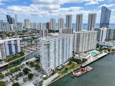 831 - 500 Bayview Dr, Condo with 2 bedrooms, 2 bathrooms and null parking in Sunny Isles Beach FL | Image 3