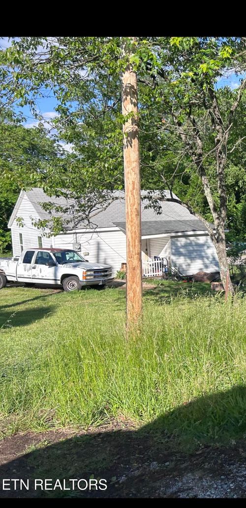 308 Barnett Cir, Harriman, TN, 37748-6334 | Card Image