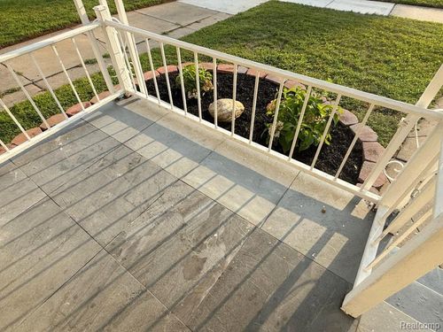 7240 Lamphere, Redford, MI, 48239-1061 | Card Image