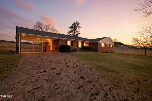 82 Hurt Ave, Lebanon, VA, 24266-7144 | Card Image