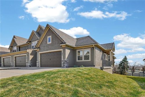 821 Ne Lone Hill Dr, Lee's Summit, MO, 64064-7852 | Card Image