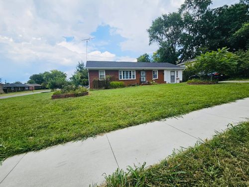 322 Gateway Ln, Hopkinsville, KY, 42240-3808 | Card Image