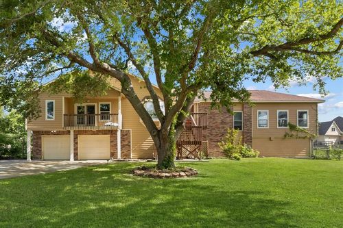 212 Shore Acres Blvd, Shoreacres, TX, 77571-7367 | Card Image