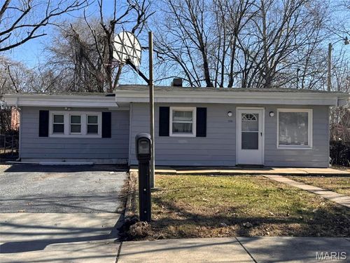 226 N 8th St, Belleville, IL, 62220-1146 | Card Image