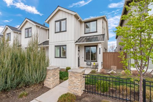 3712 Ne Petrosa Ave, Bend, OR, 97701-3995 | Card Image