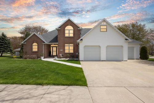 4240 N Wedgewood Drive, APPLETON, WI, 54911 | Card Image