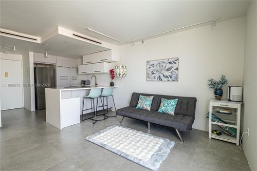 ph02-1035 West Ave, Miami Beach, FL, 33139-4768 | Card Image
