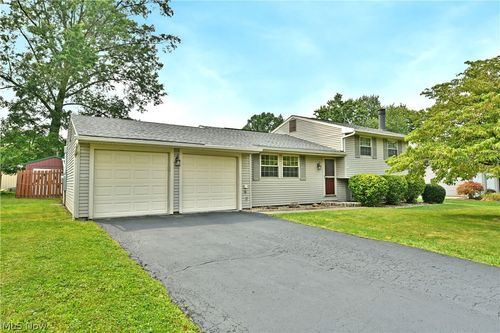 1382 Northfield Dr, Mineral Ridge, OH, 44440-9420 | Card Image