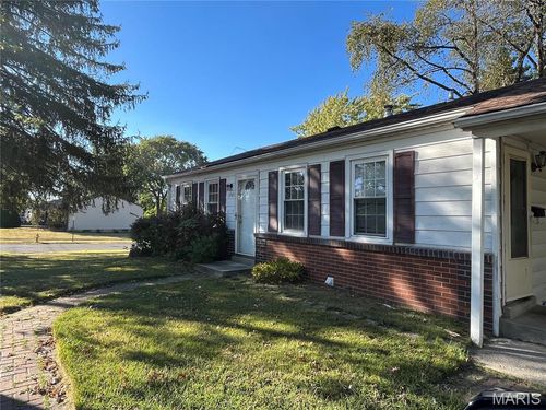 1705 Derhake Rd, Florissant, MO, 63033-6418 | Card Image