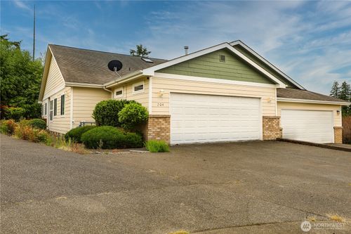 204 Brant Ln, Hoquiam, WA, 98550-9214 | Card Image