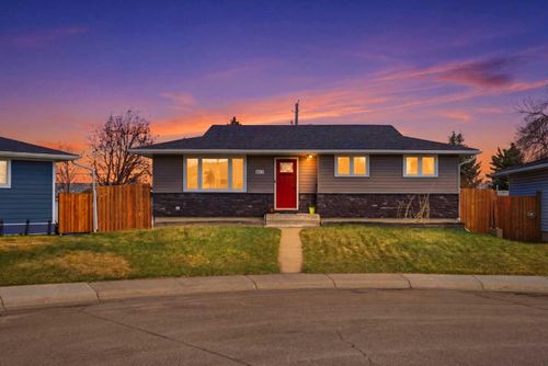 1012 Riddell Pl Se, Calgary, AB, T2A1Y5 | Card Image