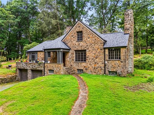 2501 Oakwood Rd, Glenshaw, PA, 15116-1909 | Card Image