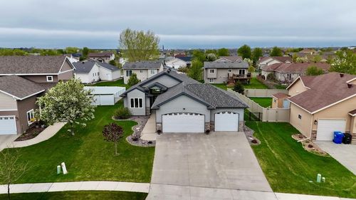4742 44th St S, Fargo, ND, 58104-4283 | Card Image