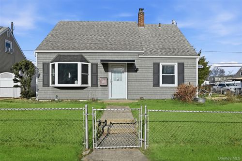 3037 N Jerusalem Rd, Levittown, NY, 11756-3510 | Card Image