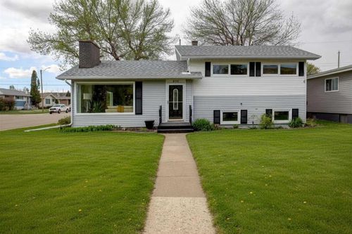 809 Riverside Drive E, Drumheller, AB, T0J0Y5 | Card Image