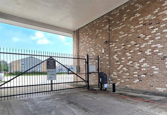 Gated assigned parking | Image 29