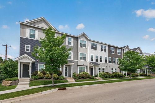 781 Midtown Ln, New Brighton, MN, 55112-3004 | Card Image
