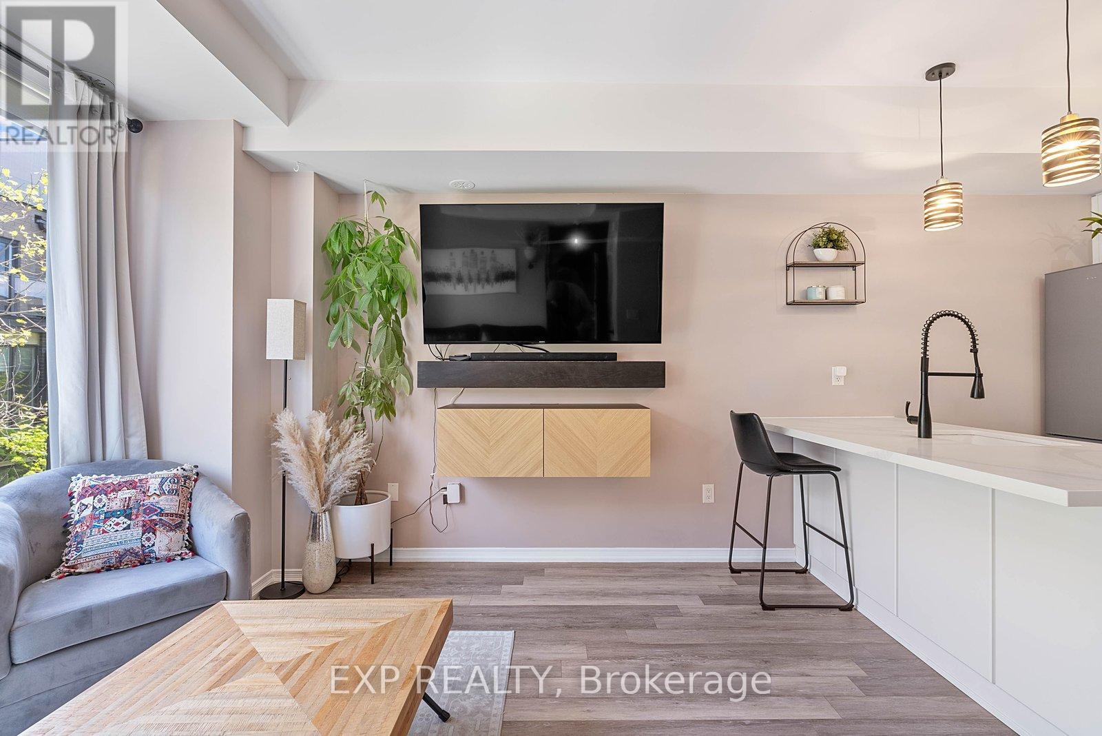 Residential in Toronto (Islington-City Centre West) 3