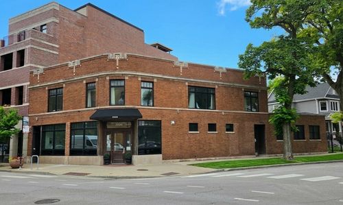 3832 N Lincoln Ave, Chicago, IL, 60613-3520 | Card Image