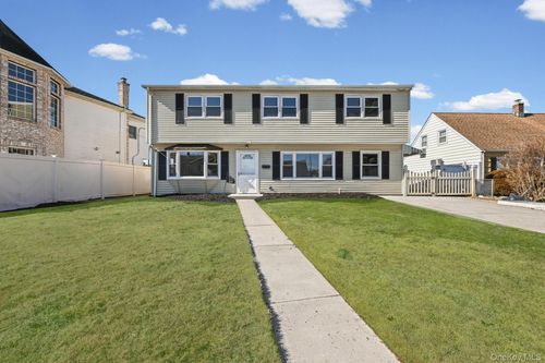 28 Candle Ln, Levittown, NY, 11756-2502 | Card Image