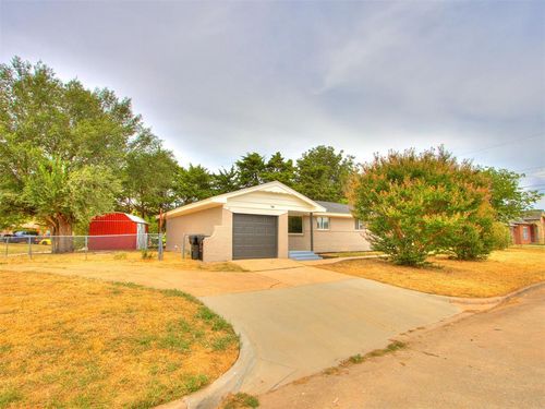 700 Butler St, Moore, OK, 73160-1915 | Card Image