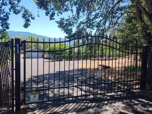423 E Glenwood St, Grants Pass, OR, 97527-8779 | Card Image