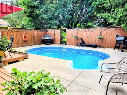 71 Robinson Cres, Whitby, ON, L1N6W6 | Card Image