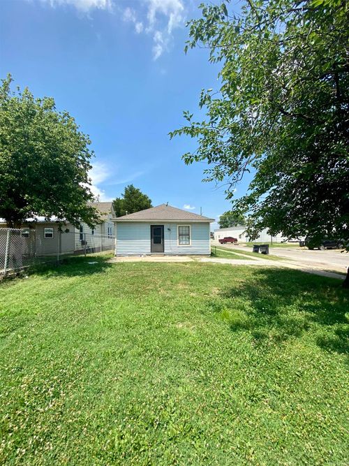 411 Krewson St, Jonesboro, AR, 72401-2772 | Card Image