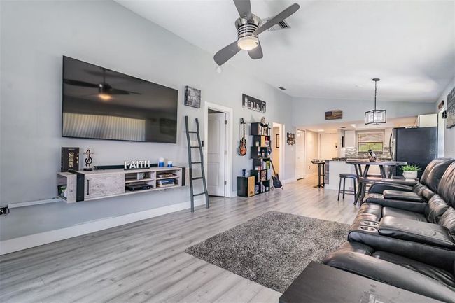 1313 - 1313 Hammock Pine Blvd, Condo with 2 bedrooms, 2 bathrooms and null parking in CLEARWATER FL | Image 14