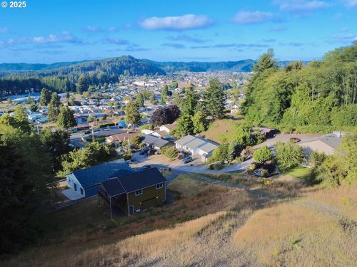 925 Bellevue Dr, Reedsport, OR, 97467-1741 | Card Image