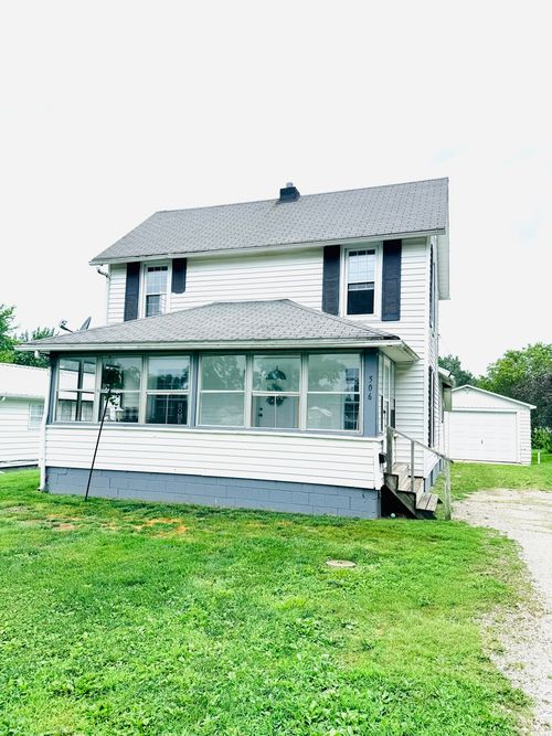 506 W Lincoln St, Hoopeston, IL, 60942-1122 | Card Image