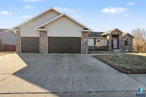 5201 E Quincey St Street, Sioux Falls, SD, 57110-5300 | Card Image