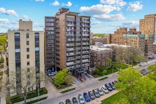 1919 N Summit Ave, Milwaukee, WI, 53202-1301 | Card Image